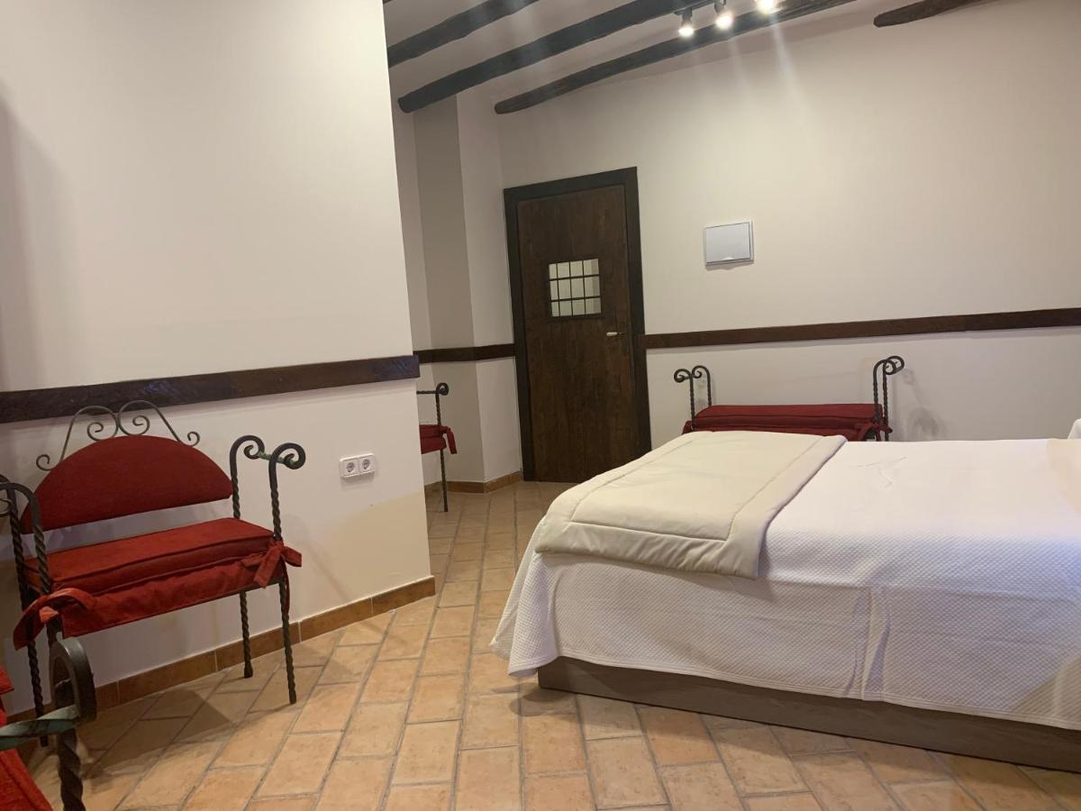 Hostal Poeta Machado Hotell Baeza Exteriör bild